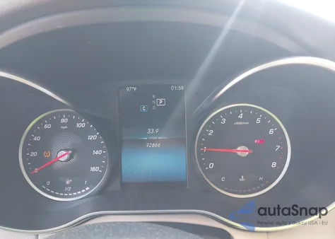 2019 Mercedes-Benz C 300 4Matic z USA, uszkodzony, nr VIN 55SWF8EB0KU306992